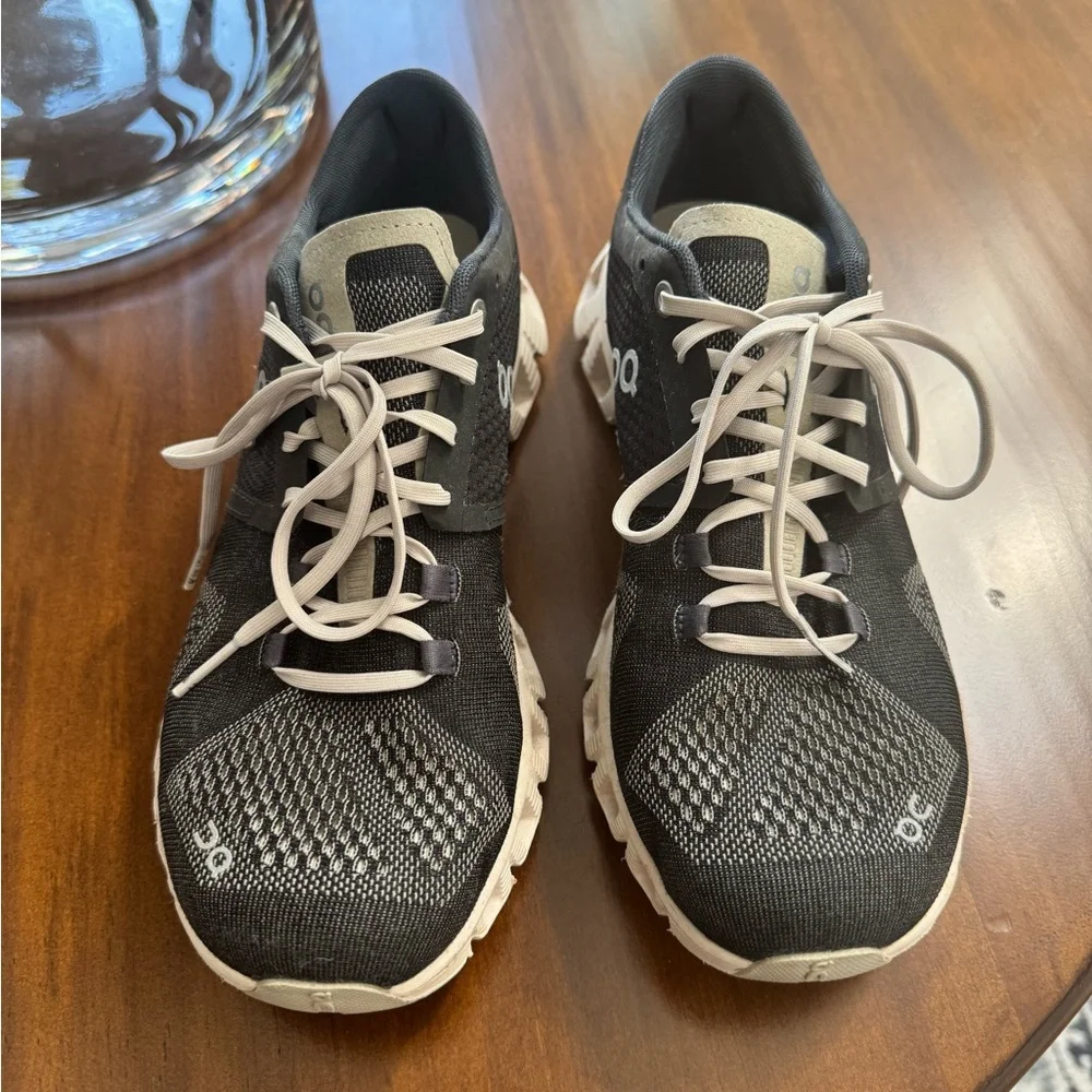 On Cloud women’s sneakers - Picture 2 of 4